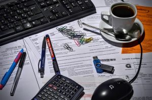 Obligación de facturar y asesoría fiscal Parla